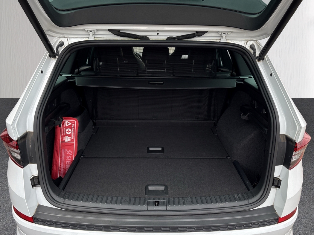 Fahrzeugabbildung SKODA Kodiaq TDI 4x4 DSG Sportline AHK ACC Navi R-Kam