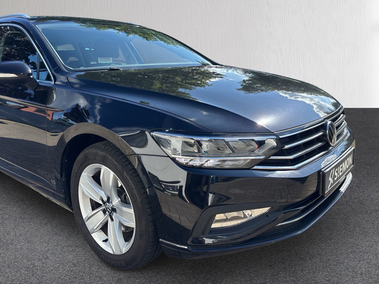 Fahrzeugabbildung Volkswagen Passat 2.0 TDI Business DSG AHK RFK SHZ LED