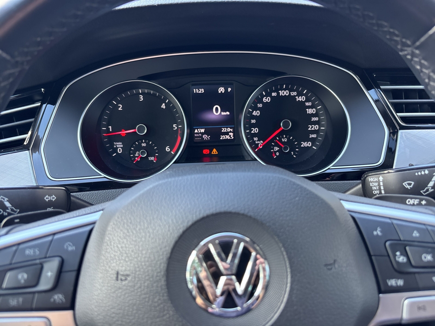 Fahrzeugabbildung Volkswagen Passat 2.0 TDI Business DSG AHK RFK SHZ LED