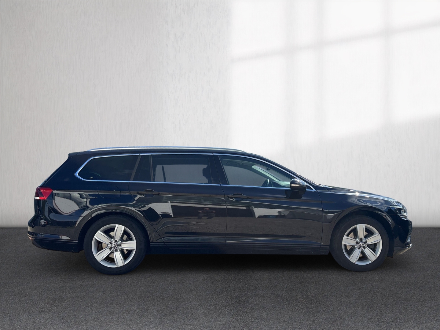 Fahrzeugabbildung Volkswagen Passat 2.0 TDI Business DSG AHK RFK SHZ LED