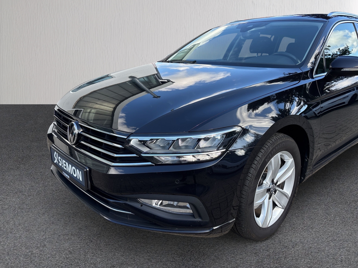 Fahrzeugabbildung Volkswagen Passat 2.0 TDI Business DSG AHK RFK SHZ LED