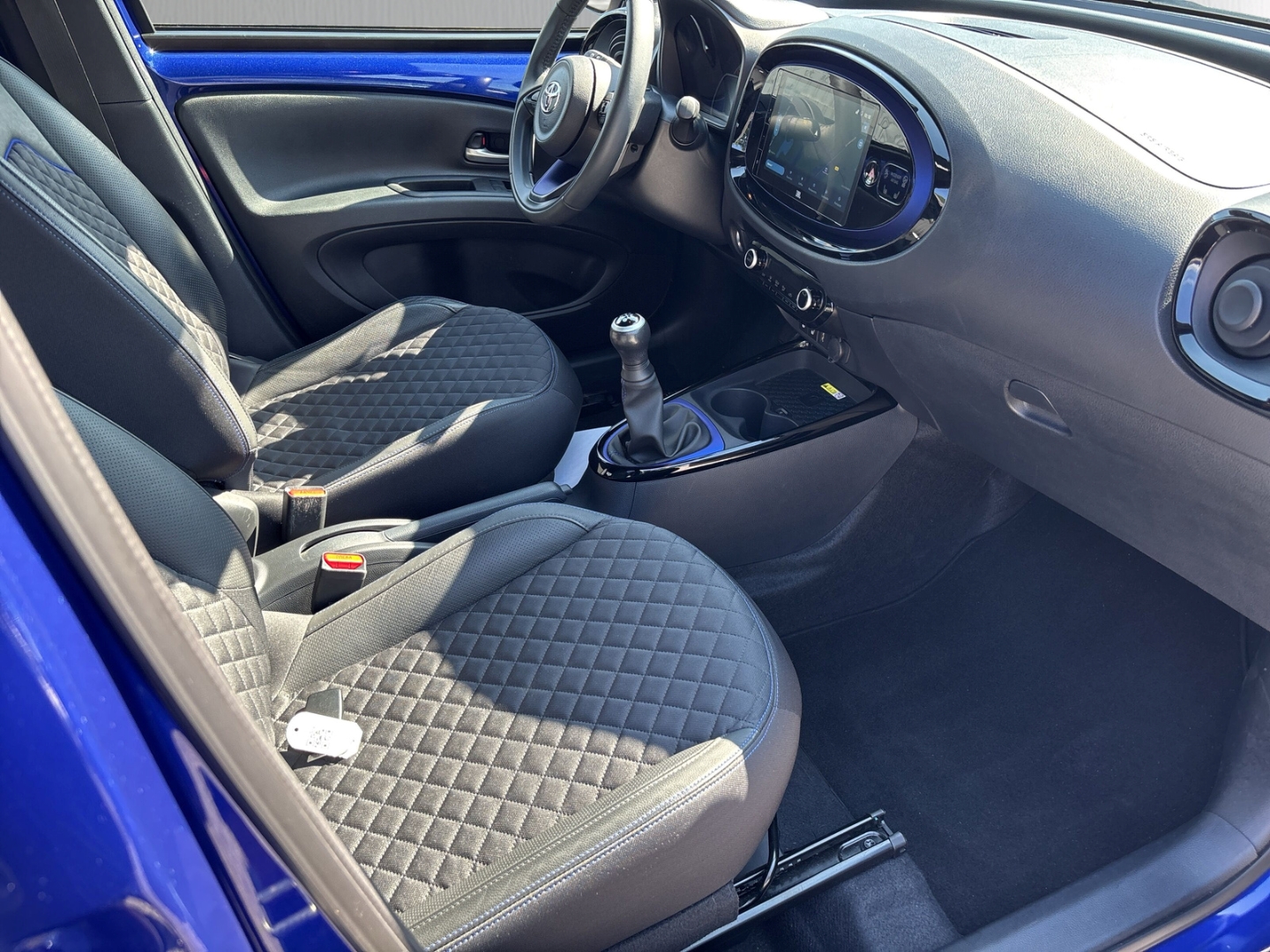 Fahrzeugabbildung Toyota Aygo X Air Explore 1.0B Faltdach Klima PDC Navi