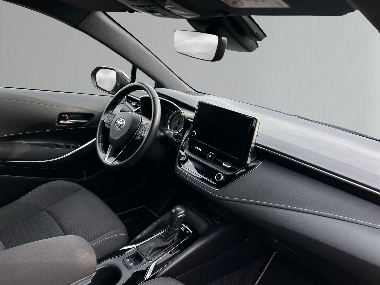 Fahrzeugabbildung Toyota Corolla TS Hybrid Business AHK NAV TEMP SHZ LED