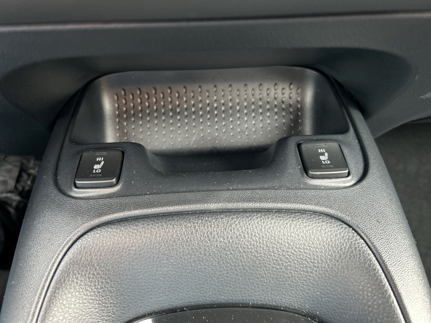Fahrzeugabbildung Toyota Corolla TS Hybrid Business AHK NAV TEMP SHZ LED