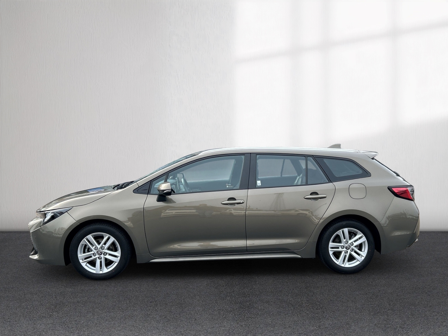 Fahrzeugabbildung Toyota Corolla TS Hybrid Business AHK NAV TEMP SHZ LED