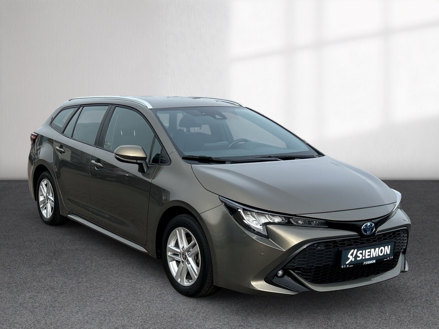 Fahrzeugabbildung Toyota Corolla TS Hybrid Business AHK NAV TEMP SHZ LED