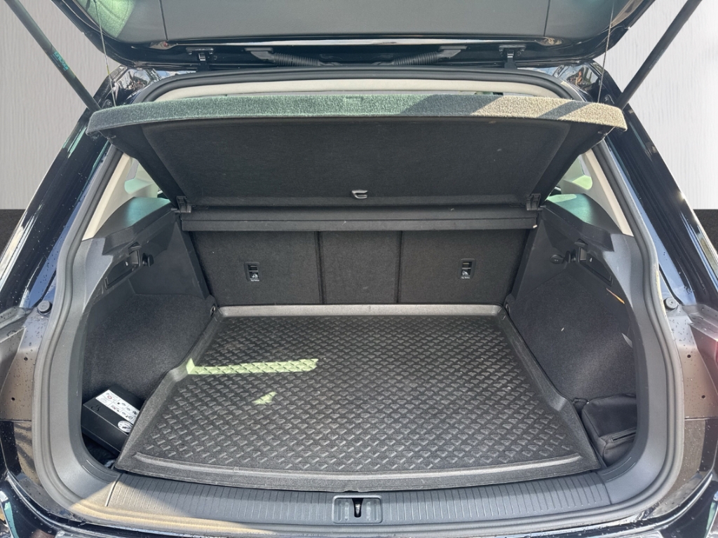 Fahrzeugabbildung Volkswagen Tiguan Highline 4Motion AHK ACC RFK NAV LED KLIM