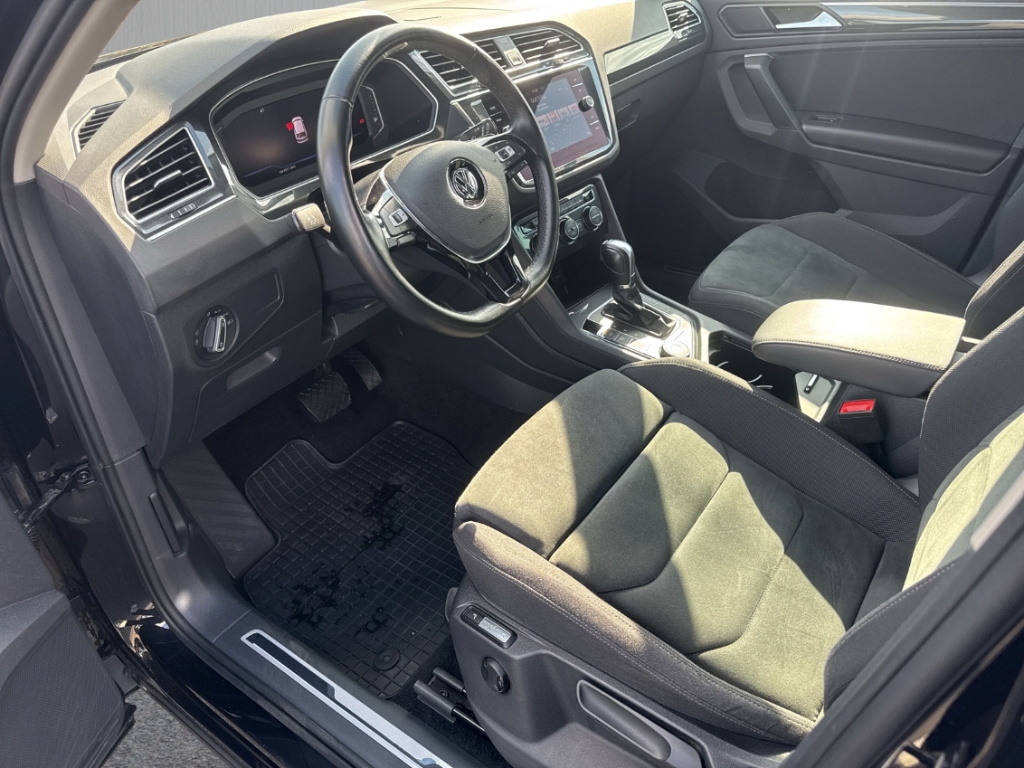 Fahrzeugabbildung Volkswagen Tiguan Highline 4Motion AHK ACC RFK NAV LED KLIM