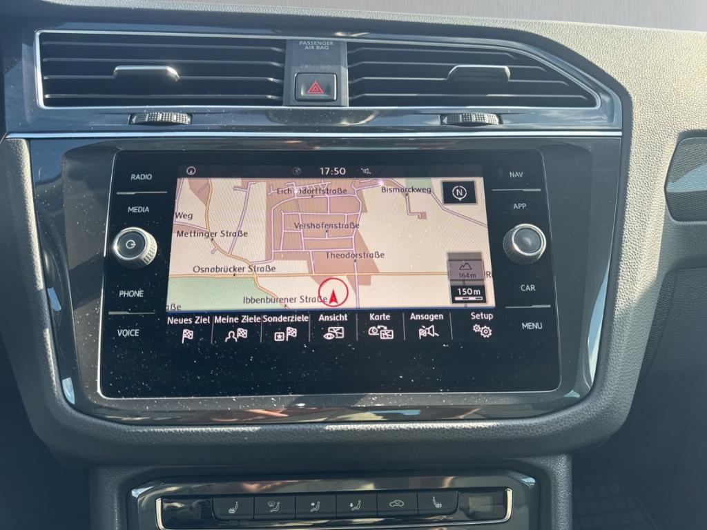 Fahrzeugabbildung Volkswagen Tiguan Highline 4Motion AHK ACC RFK NAV LED KLIM