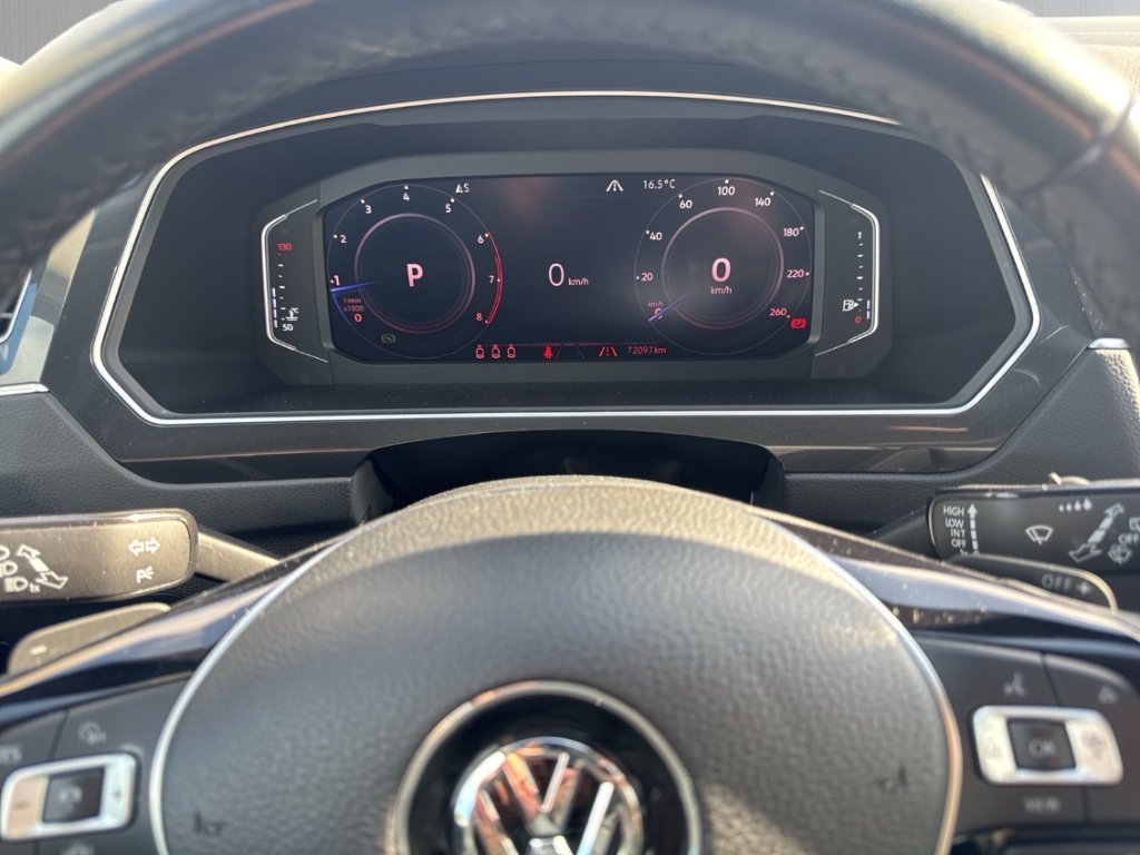 Fahrzeugabbildung Volkswagen Tiguan Highline 4Motion AHK ACC RFK NAV LED KLIM