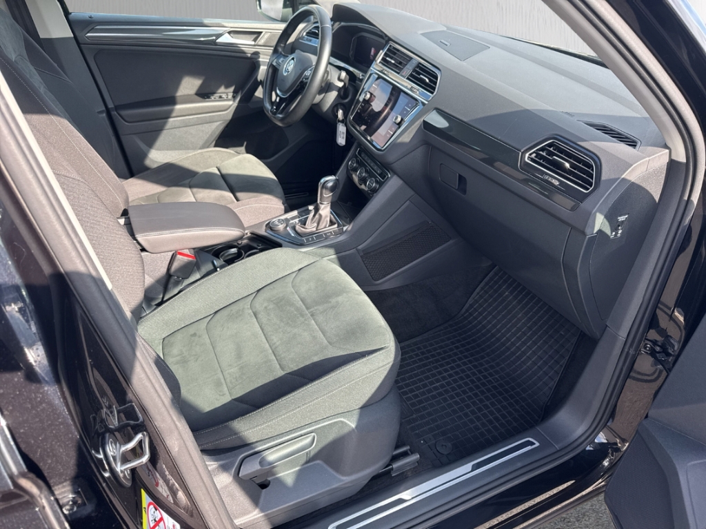 Fahrzeugabbildung Volkswagen Tiguan Highline 4Motion AHK ACC RFK NAV LED KLIM