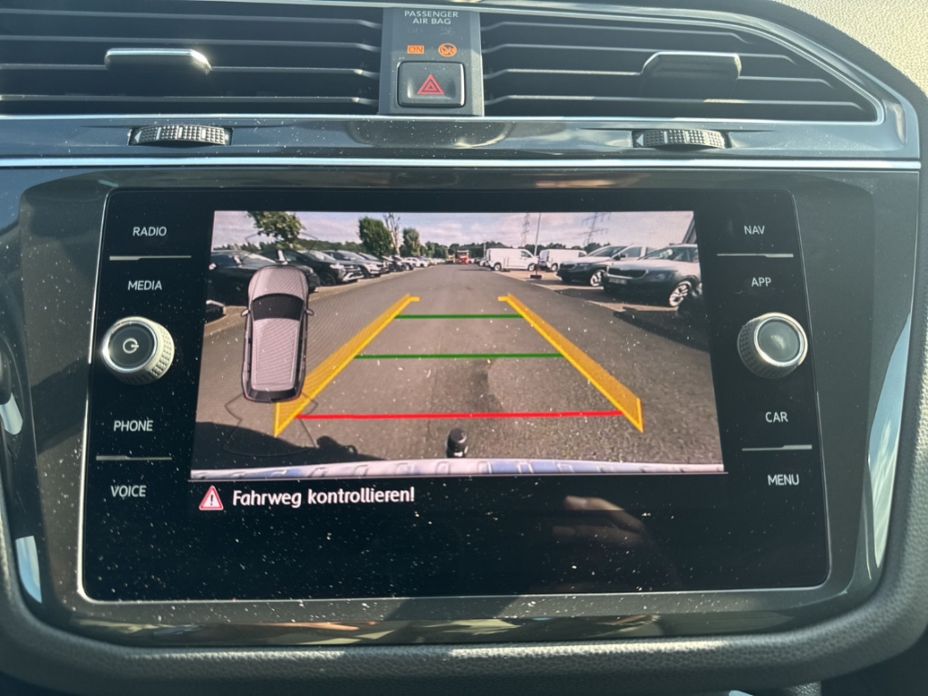 Fahrzeugabbildung Volkswagen Tiguan Highline 4Motion AHK ACC RFK NAV LED KLIM
