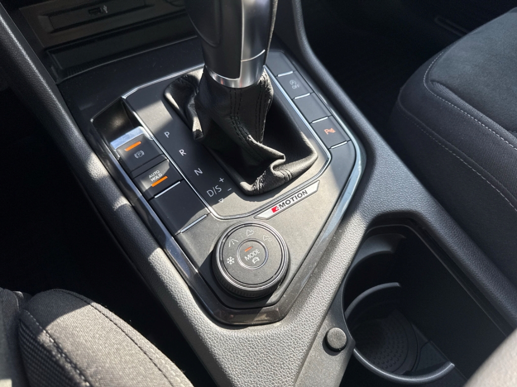 Fahrzeugabbildung Volkswagen Tiguan Highline 4Motion AHK ACC RFK NAV LED KLIM