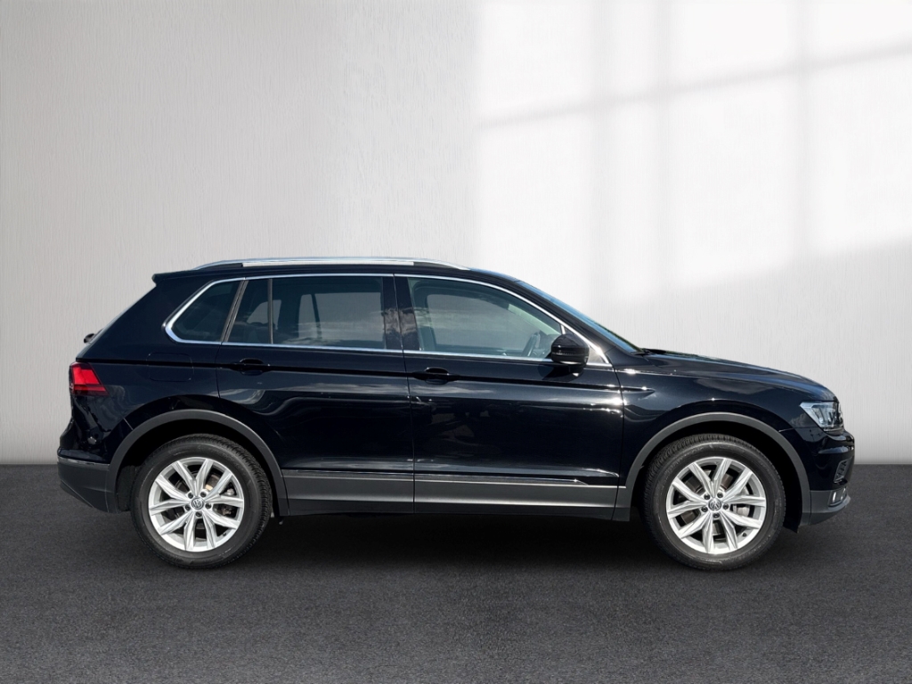 Fahrzeugabbildung Volkswagen Tiguan Highline 4Motion AHK ACC RFK NAV LED KLIM