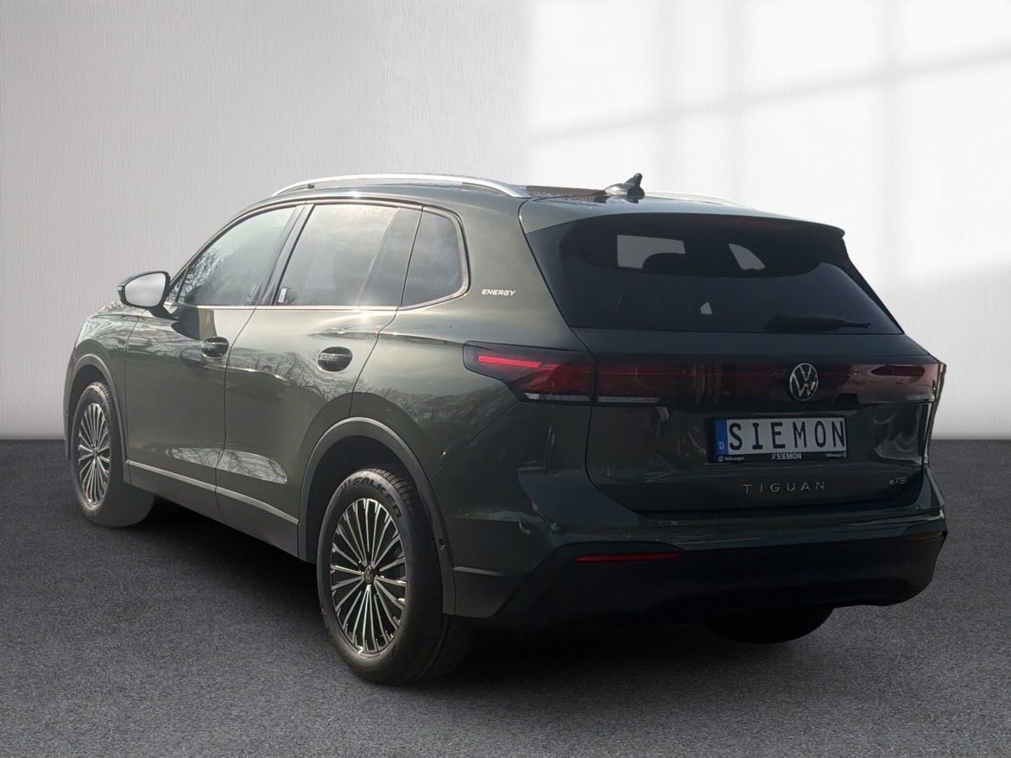 Fahrzeugabbildung Volkswagen Tiguan 1.5 eTSI DSG ENERGY LED AHK NAVI LM18 GJR