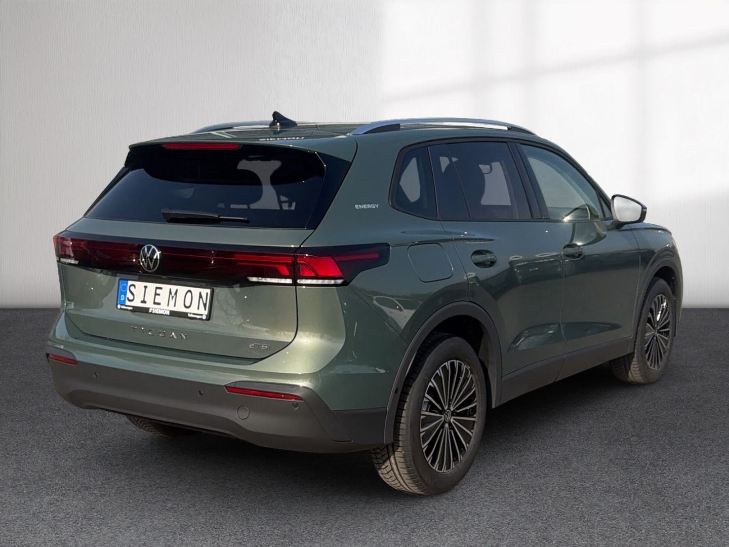 Fahrzeugabbildung Volkswagen Tiguan 1.5 eTSI DSG ENERGY LED AHK NAVI LM18 GJR