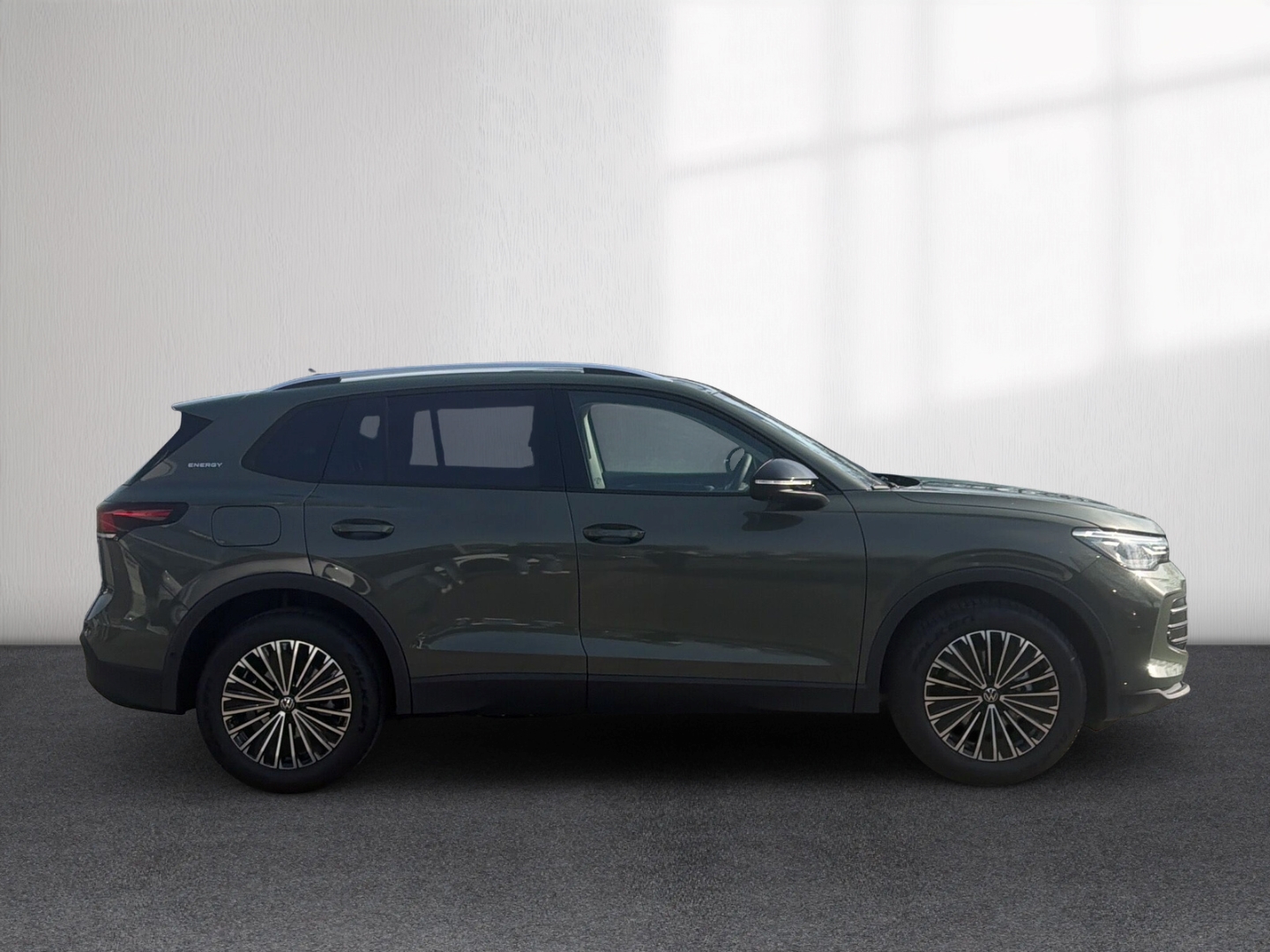 Fahrzeugabbildung Volkswagen Tiguan 1.5 eTSI DSG ENERGY LED AHK NAVI LM18 GJR
