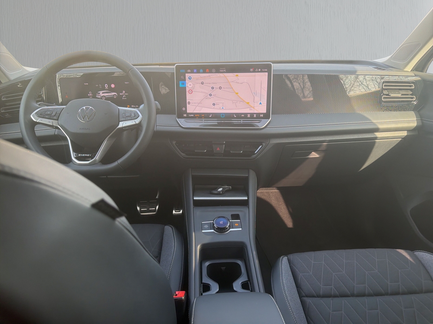 Fahrzeugabbildung Volkswagen Tiguan 1.5 eTSI DSG ENERGY LED AHK NAVI LM18 GJR