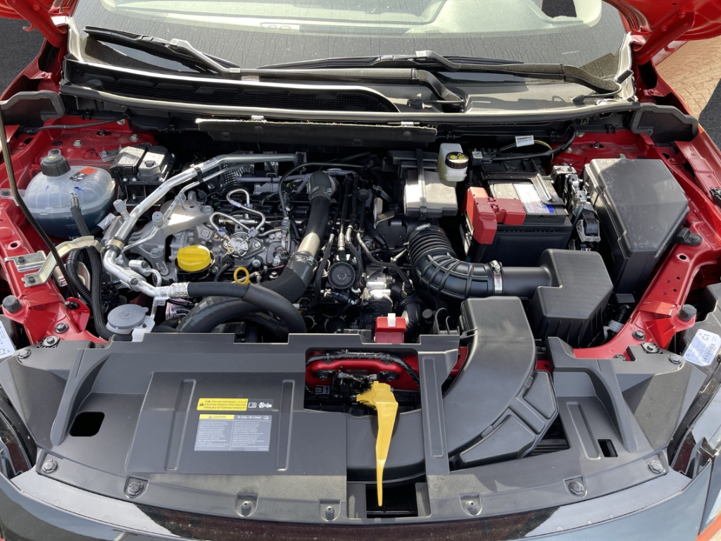 Fahrzeugabbildung Nissan Qashqai 1,3 DIG-T MEHV 158 XTRO N-Connecta LED WINTER LM18 RFK