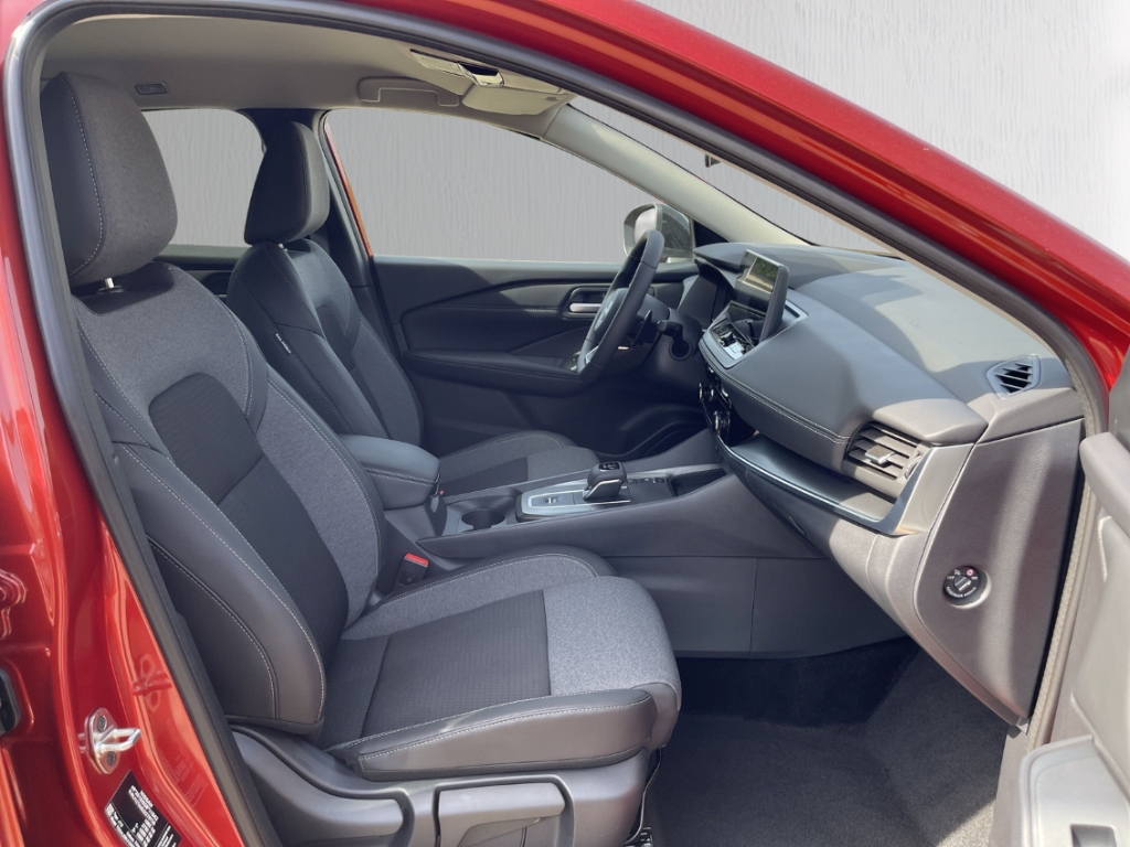 Fahrzeugabbildung Nissan Qashqai 1,3 DIG-T MEHV 158 XTRO N-Connecta LED WINTER LM18 RFK