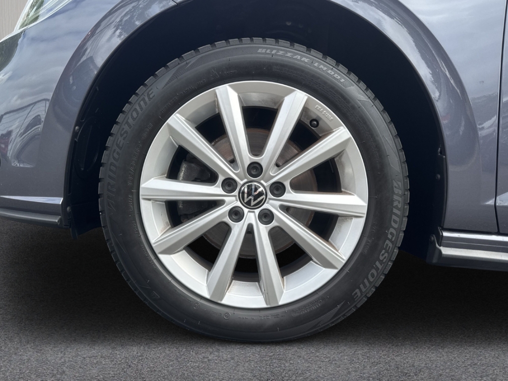Fahrzeugabbildung Volkswagen Polo VI 1.0 TDI DSG R-Line IQ.Drive IQ.Light SHZ RKam Nav