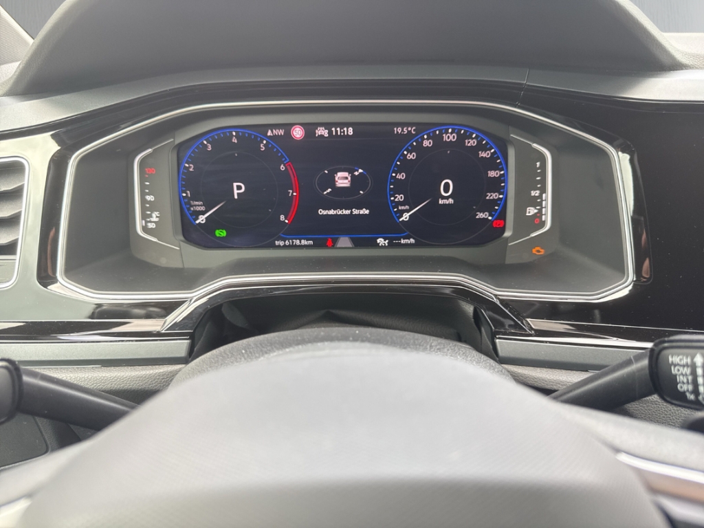 Fahrzeugabbildung Volkswagen Polo VI 1.0 TDI DSG R-Line IQ.Drive IQ.Light SHZ RKam Nav
