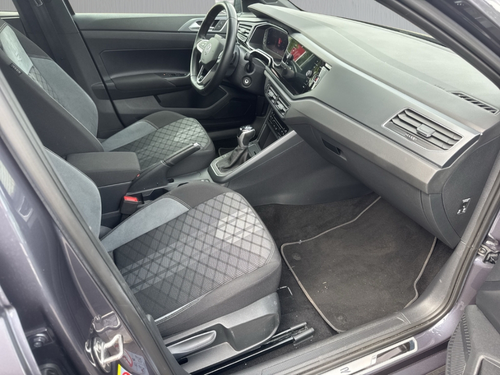 Fahrzeugabbildung Volkswagen Polo VI 1.0 TDI DSG R-Line IQ.Drive IQ.Light SHZ RKam Nav