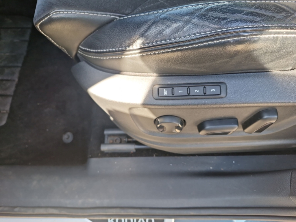 Fahrzeugabbildung SKODA Kodiaq 2.0TDI DSG 4x4 Sportline AHK Pano StHzg ACC 360° SHZ