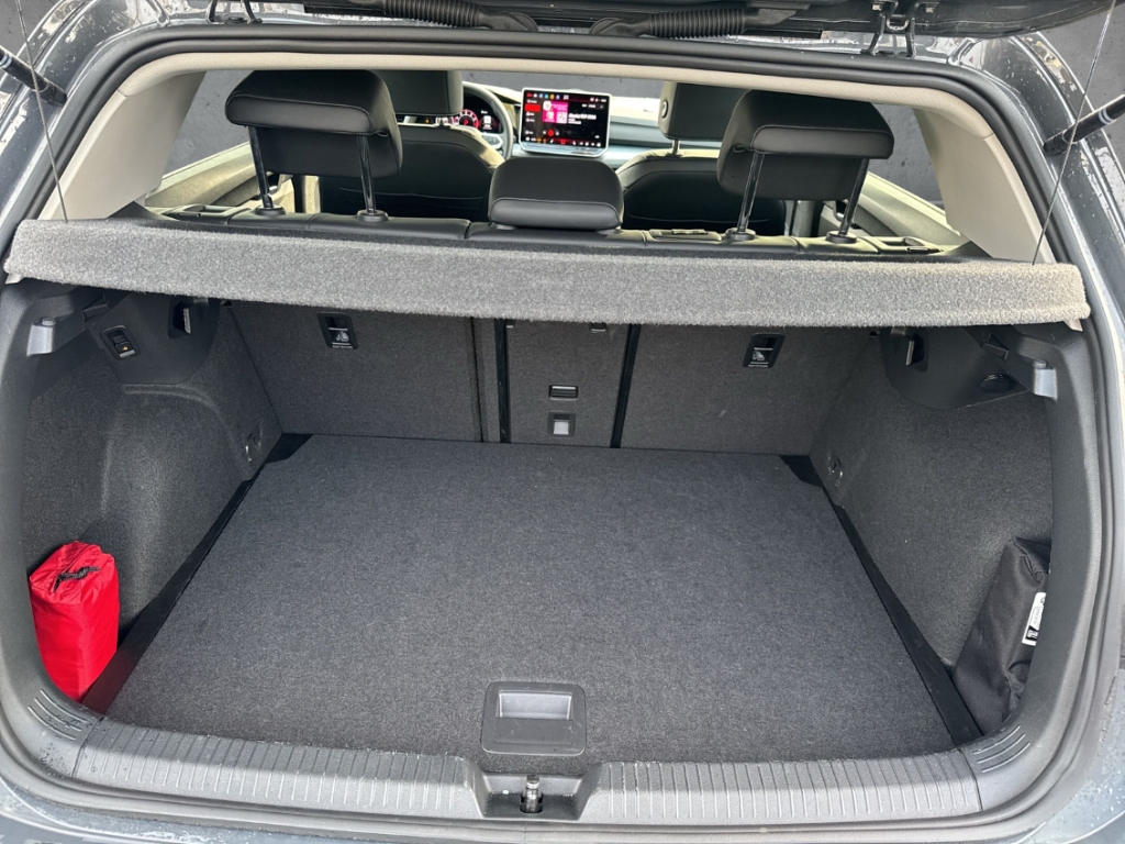 Fahrzeugabbildung Volkswagen Golf 1.5 eTSI DSG Goal AHK LED+ Navi ACC SHZ Kam