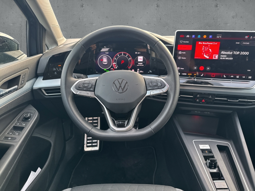 Fahrzeugabbildung Volkswagen Golf 1.5 eTSI DSG Goal AHK LED+ Navi ACC SHZ Kam