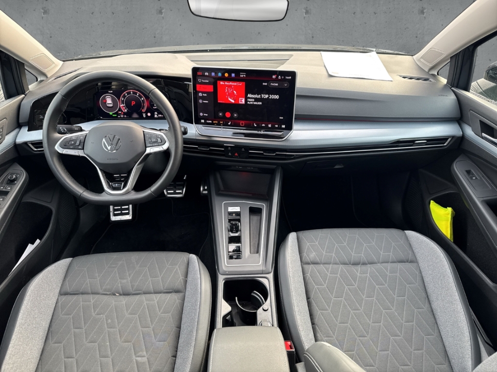 Fahrzeugabbildung Volkswagen Golf 1.5 eTSI DSG Goal AHK LED+ Navi ACC SHZ Kam