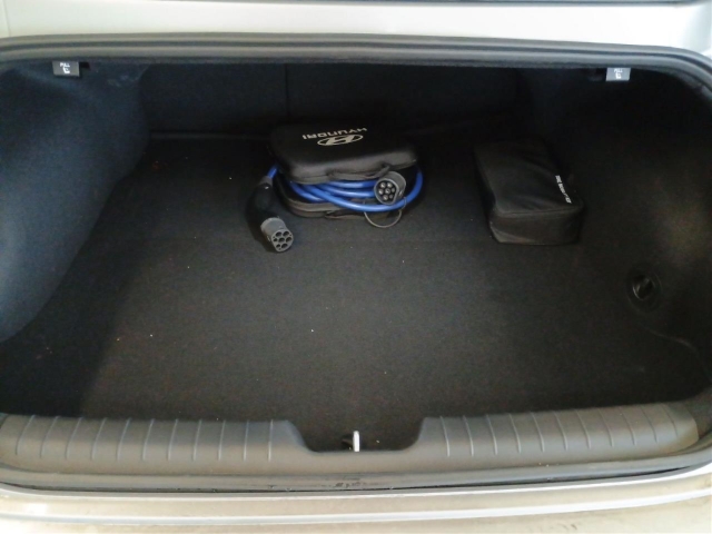 Fahrzeugabbildung Hyundai IONIQ 6 77,4kWh 4WD UNIQ Schiebedach HUD Navi Digitales Cockpit Memory Sitze Soundsystem