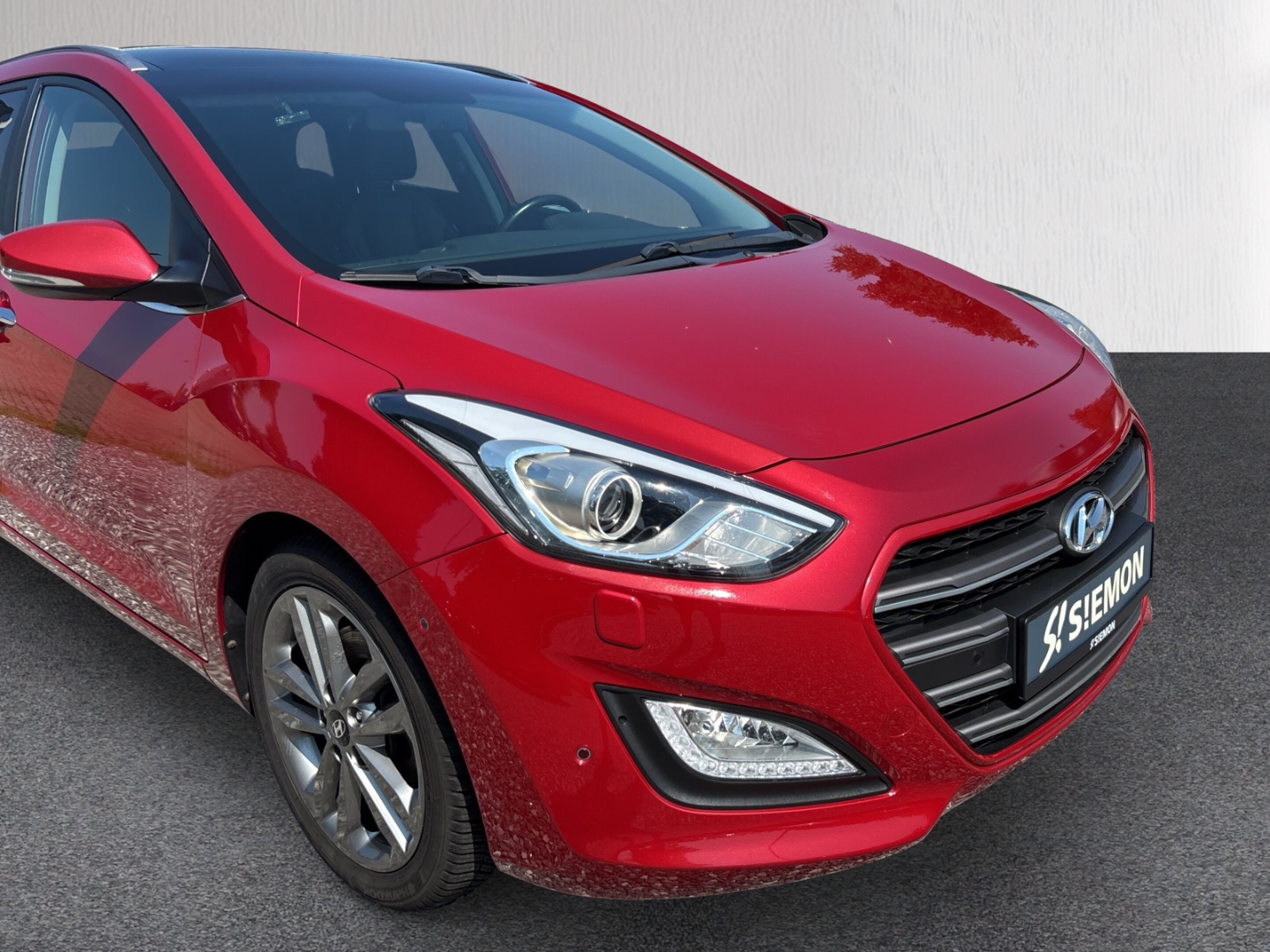 Fahrzeugabbildung Hyundai i30 blue Premium 1.6 Auto. PANO SHZ AHK PPS RFK