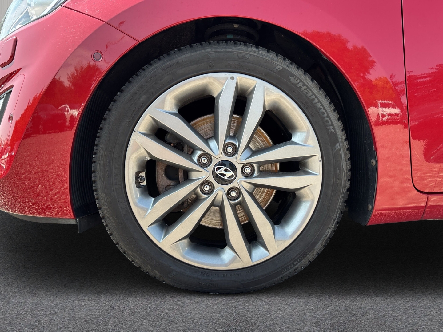 Fahrzeugabbildung Hyundai i30 blue Premium 1.6 Auto. PANO SHZ AHK PPS RFK