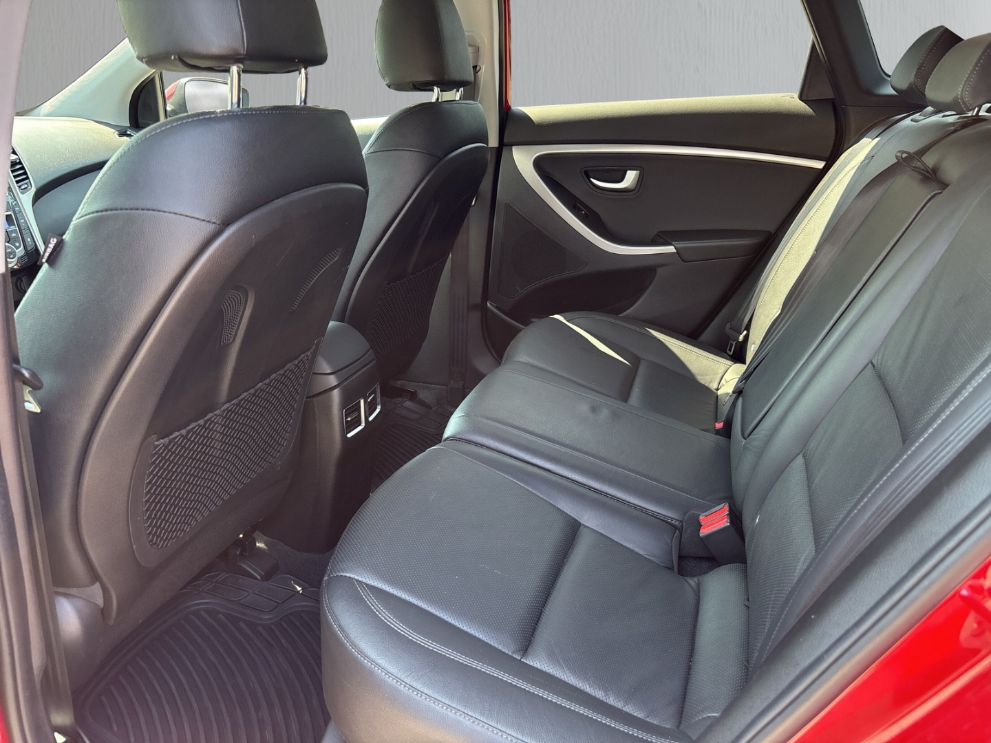 Fahrzeugabbildung Hyundai i30 blue Premium 1.6 Auto. PANO SHZ AHK PPS RFK