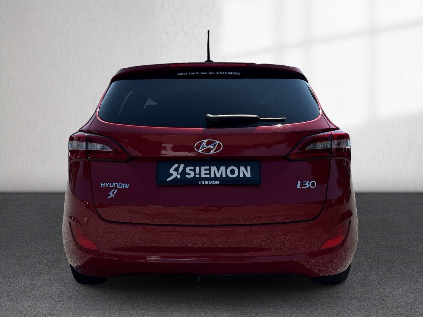 Fahrzeugabbildung Hyundai i30 blue Premium 1.6 Auto. PANO SHZ AHK PPS RFK
