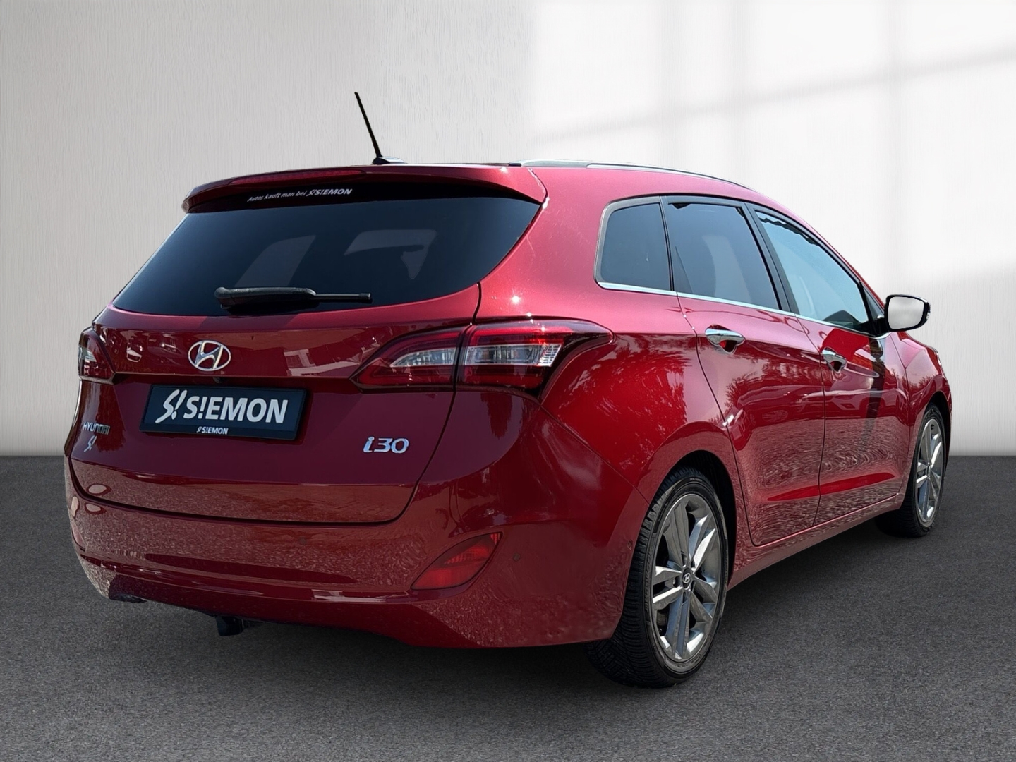 Fahrzeugabbildung Hyundai i30 blue Premium 1.6 Auto. PANO SHZ AHK PPS RFK