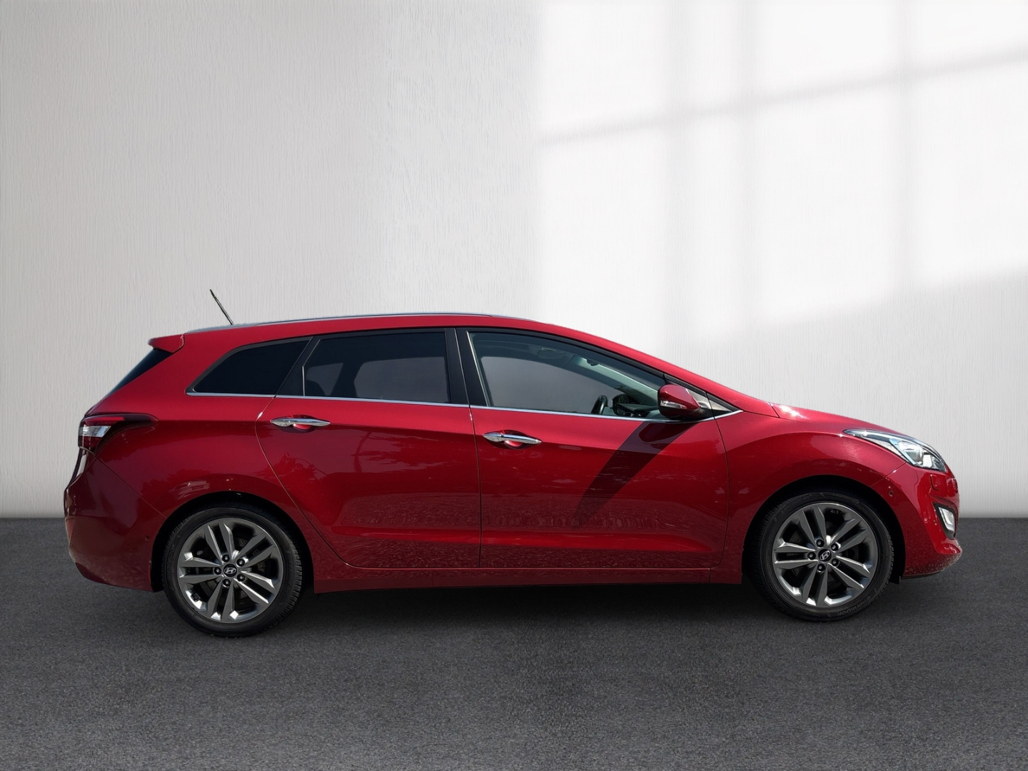 Fahrzeugabbildung Hyundai i30 blue Premium 1.6 Auto. PANO SHZ AHK PPS RFK