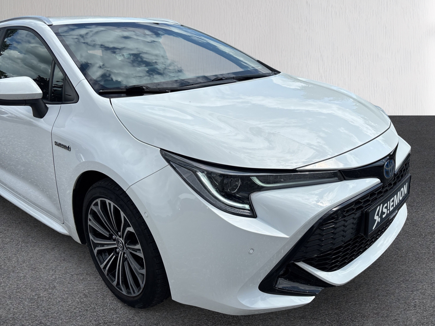 Fahrzeugabbildung Toyota Corolla Hybrid Club Touring Sports i HEV RFK SHZ LED