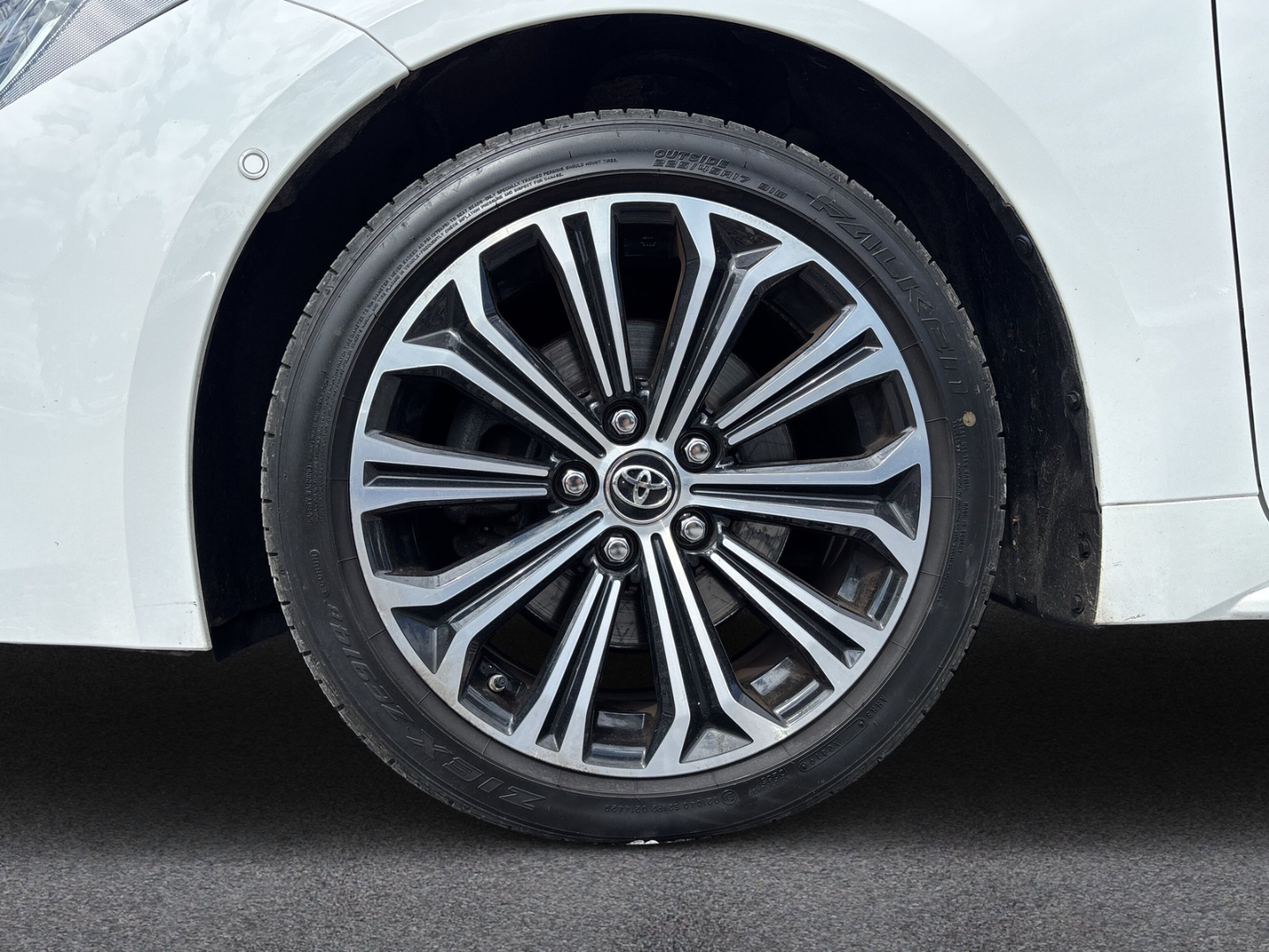 Fahrzeugabbildung Toyota Corolla Hybrid Club Touring Sports i HEV RFK SHZ LED
