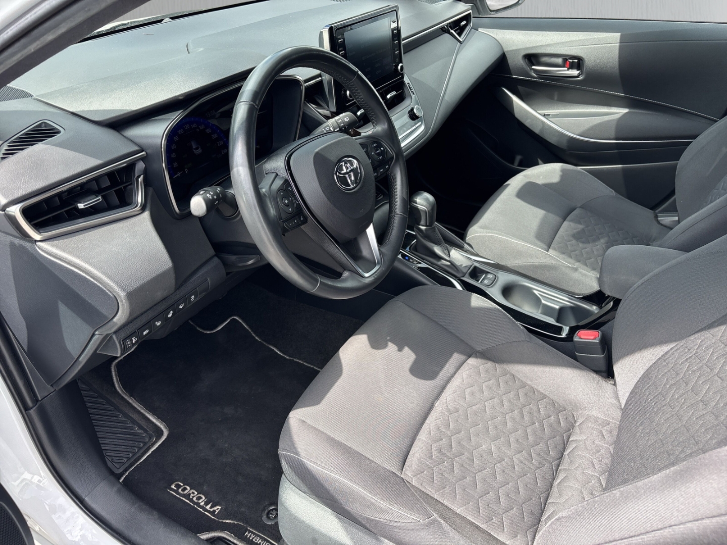 Fahrzeugabbildung Toyota Corolla Hybrid Club Touring Sports i HEV RFK SHZ LED