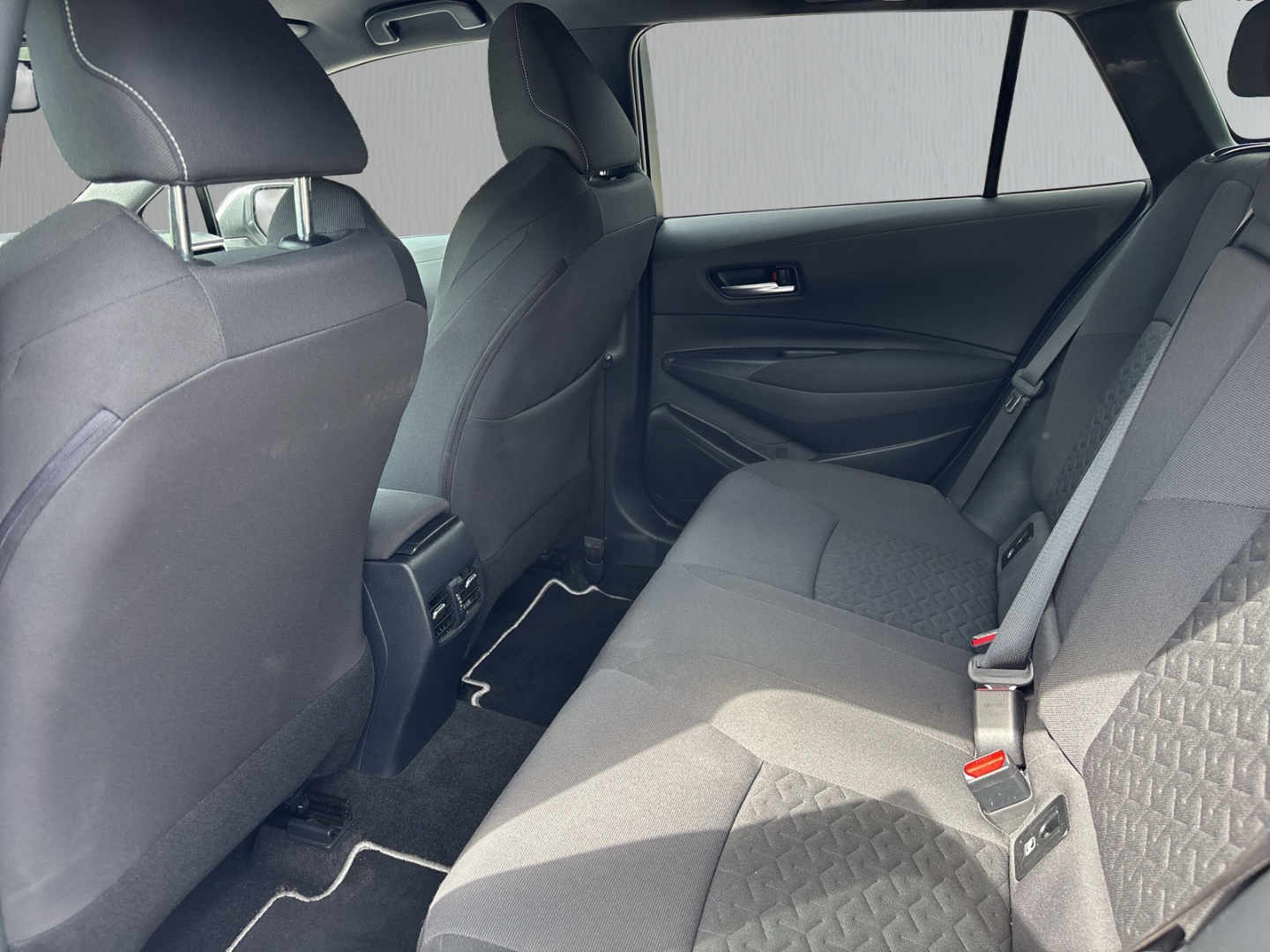 Fahrzeugabbildung Toyota Corolla Hybrid Club Touring Sports i HEV RFK SHZ LED