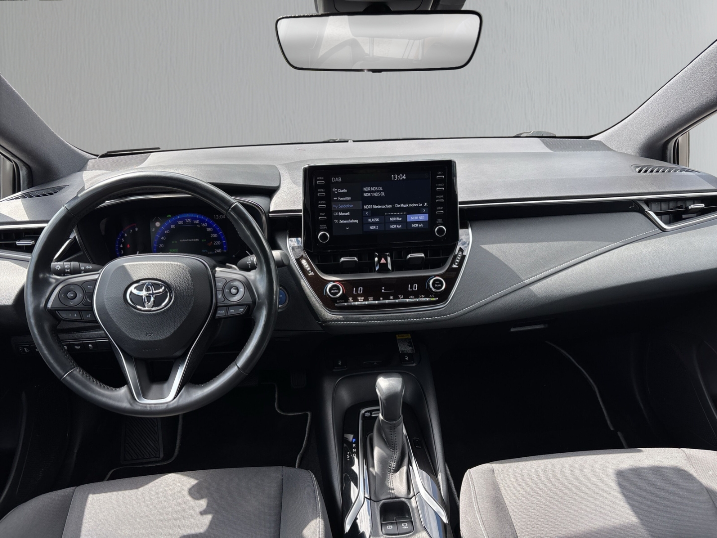 Fahrzeugabbildung Toyota Corolla Hybrid Club Touring Sports i HEV RFK SHZ LED