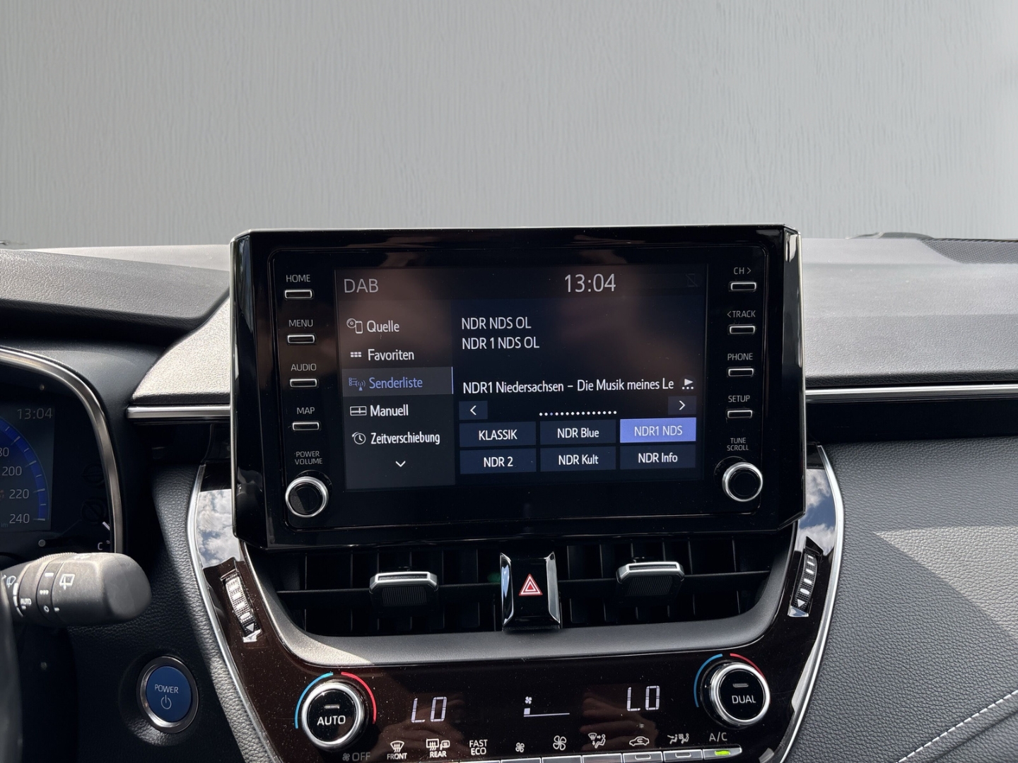 Fahrzeugabbildung Toyota Corolla Hybrid Club Touring Sports i HEV RFK SHZ LED