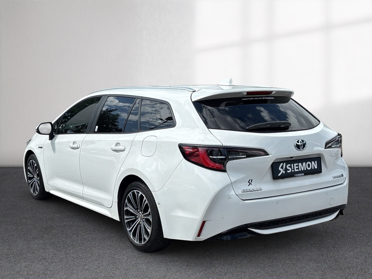 Fahrzeugabbildung Toyota Corolla Hybrid Club Touring Sports i HEV RFK SHZ LED