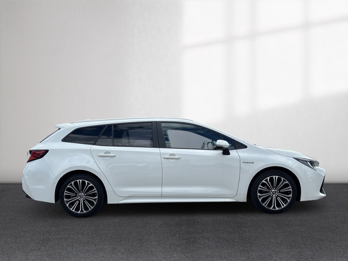 Fahrzeugabbildung Toyota Corolla Hybrid Club Touring Sports i HEV RFK SHZ LED