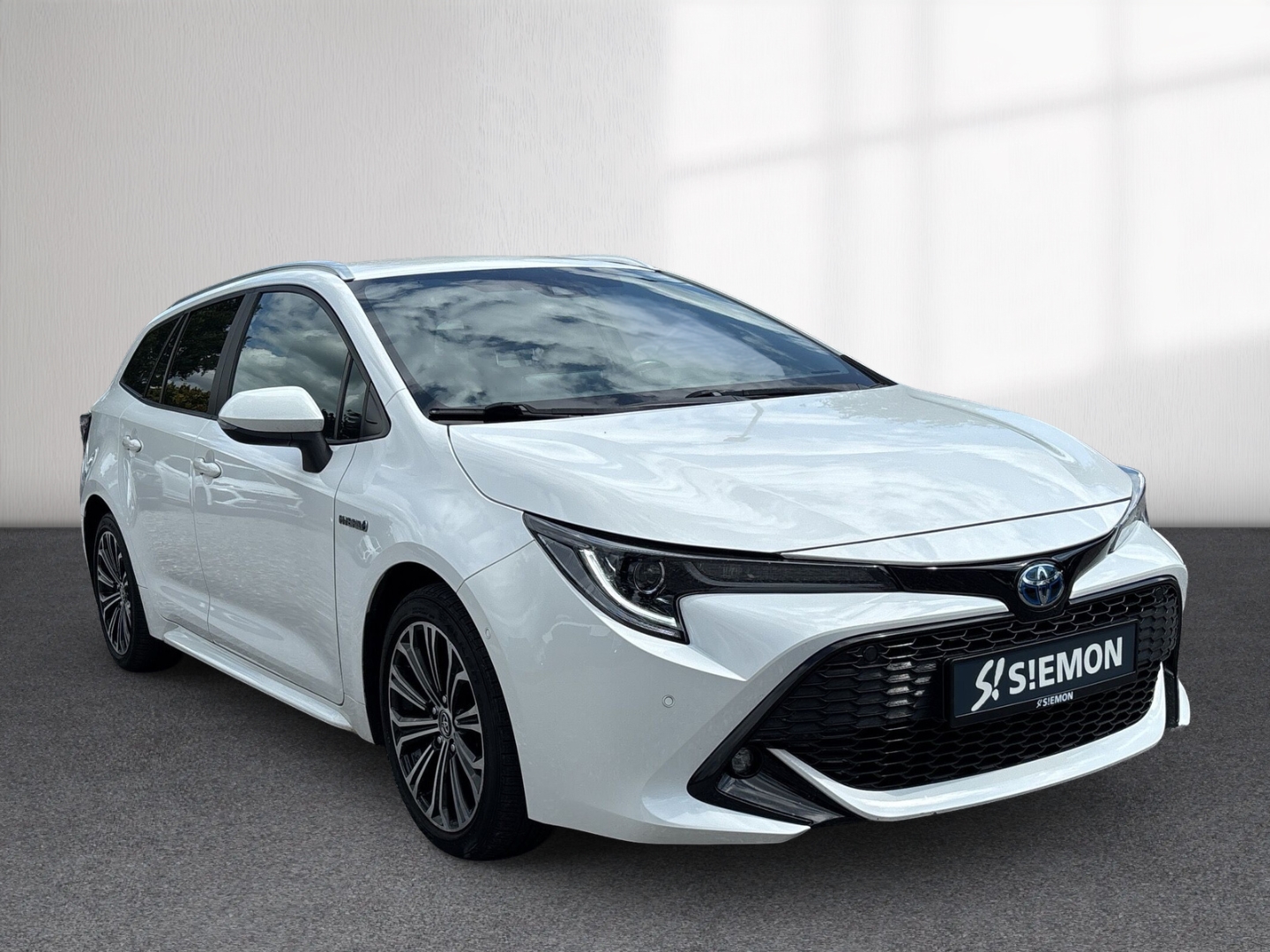 Fahrzeugabbildung Toyota Corolla Hybrid Club Touring Sports i HEV RFK SHZ LED