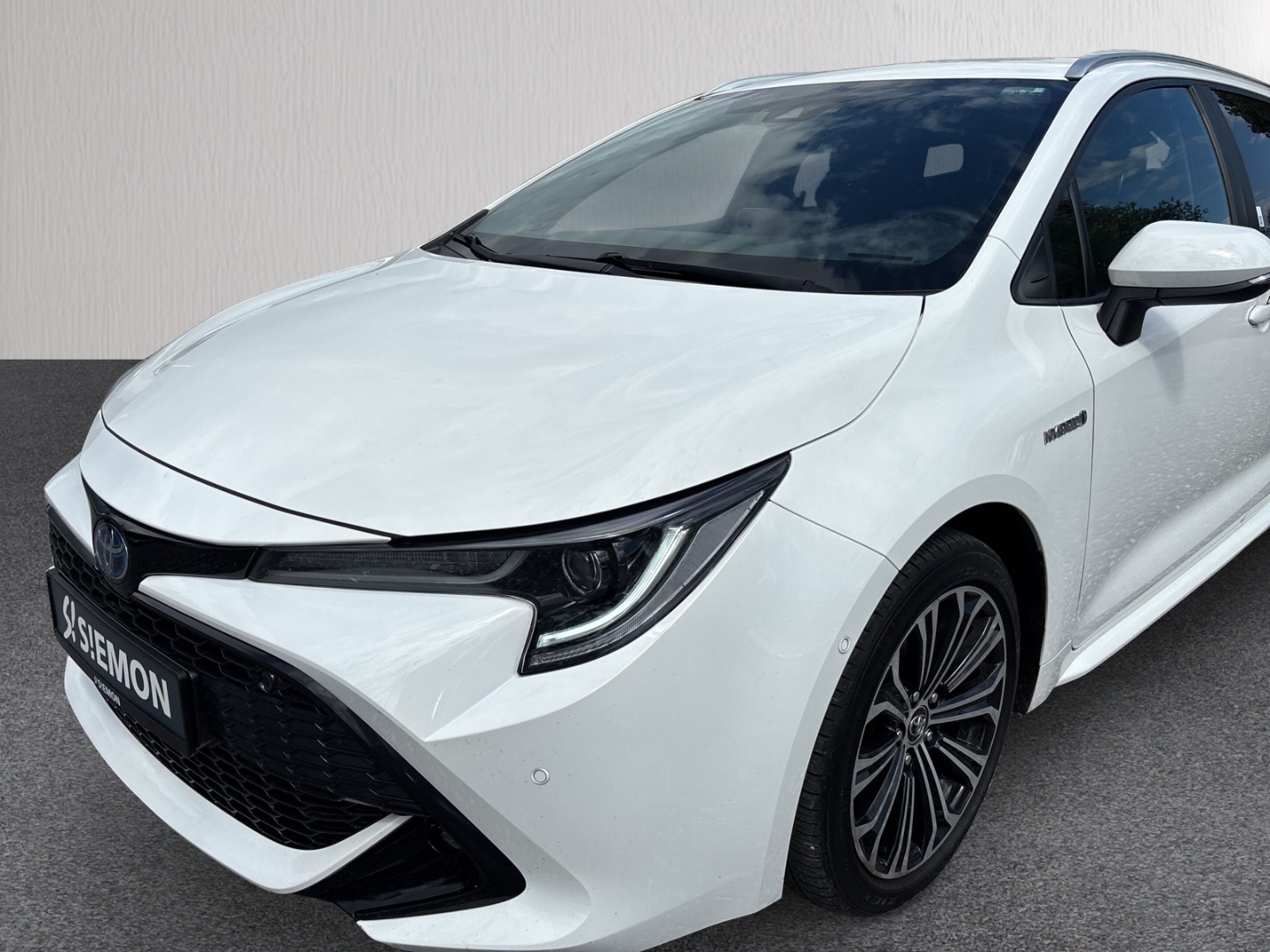 Fahrzeugabbildung Toyota Corolla Hybrid Club Touring Sports i HEV RFK SHZ LED