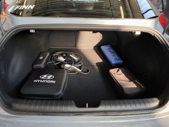 Fahrzeugabbildung Hyundai IONIQ 6 77,4kWh 4WD UNIQ HUD Navi Digitales Cockpit Memory Sitze Soundsystem Bose