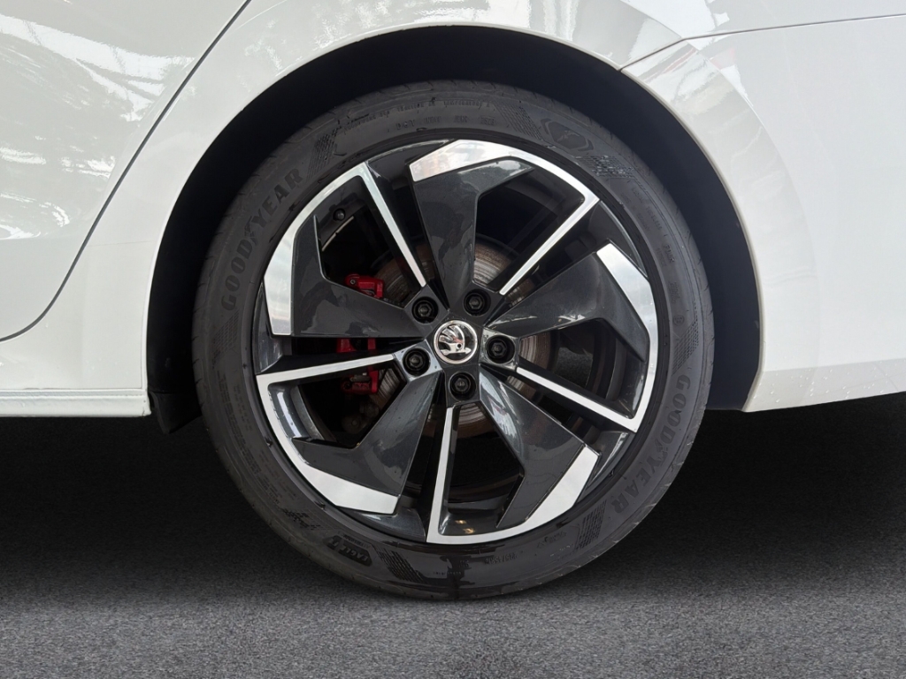 Fahrzeugabbildung SKODA Octavia Combi RS TDI DSG AHK MatrLED elHeck RKam